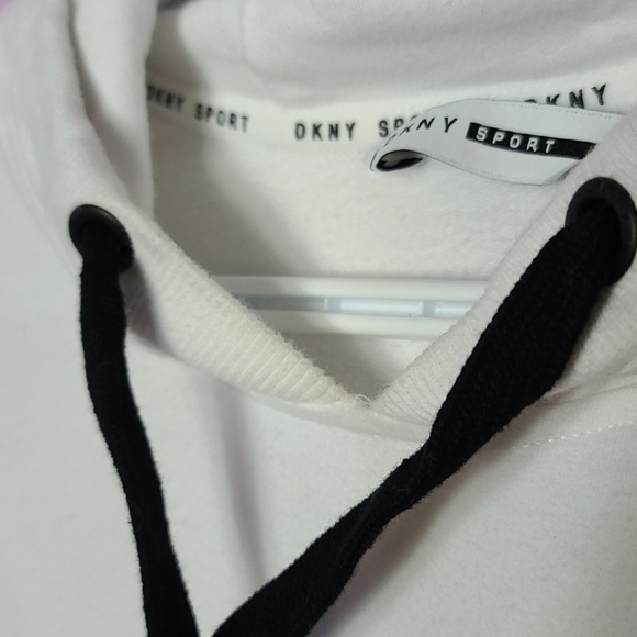 ποΈ DKNY Hoodie - Picture 3 of 9